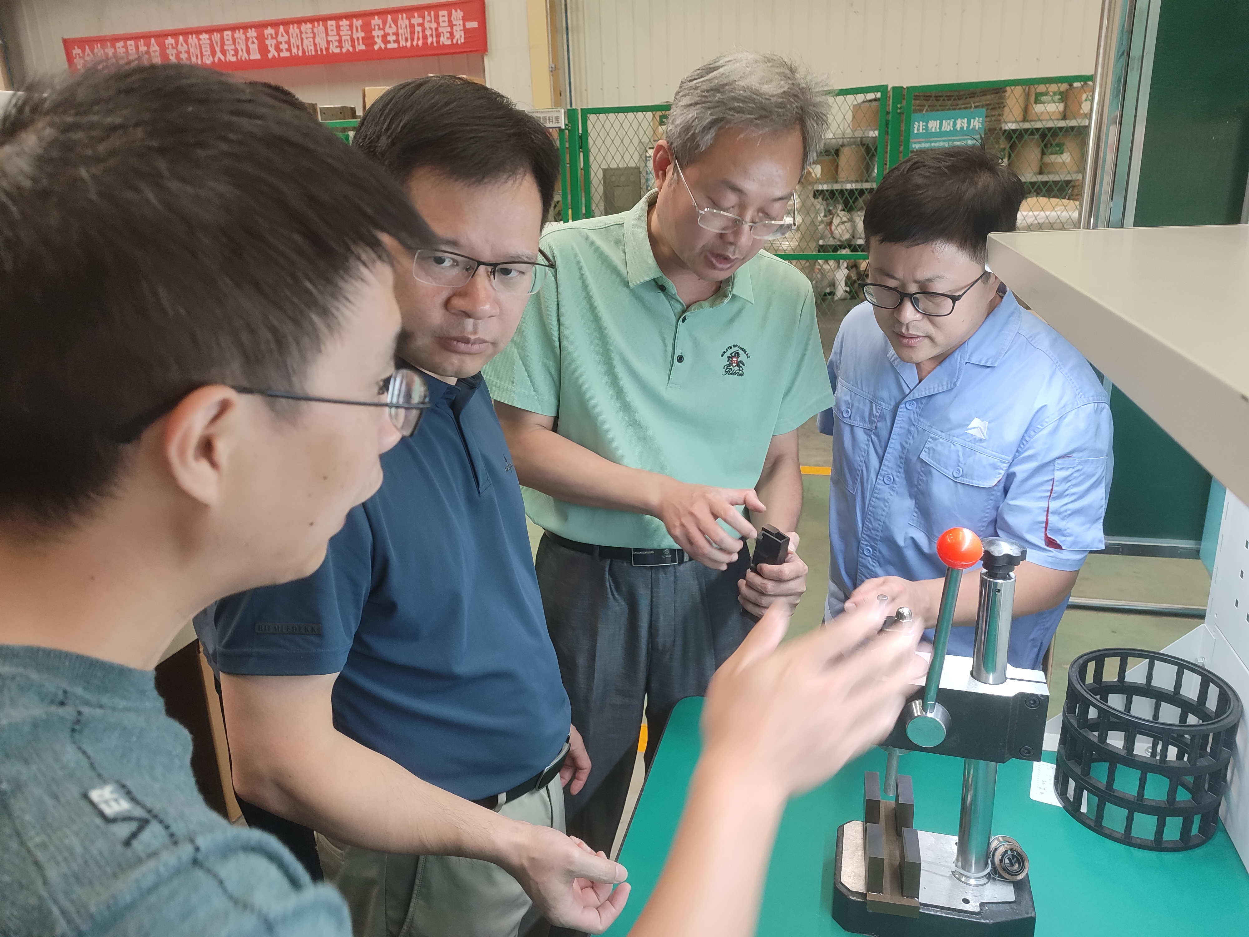桂林格莱斯科技有限公司到非金属质料开发部考察交流-洛阳轴承